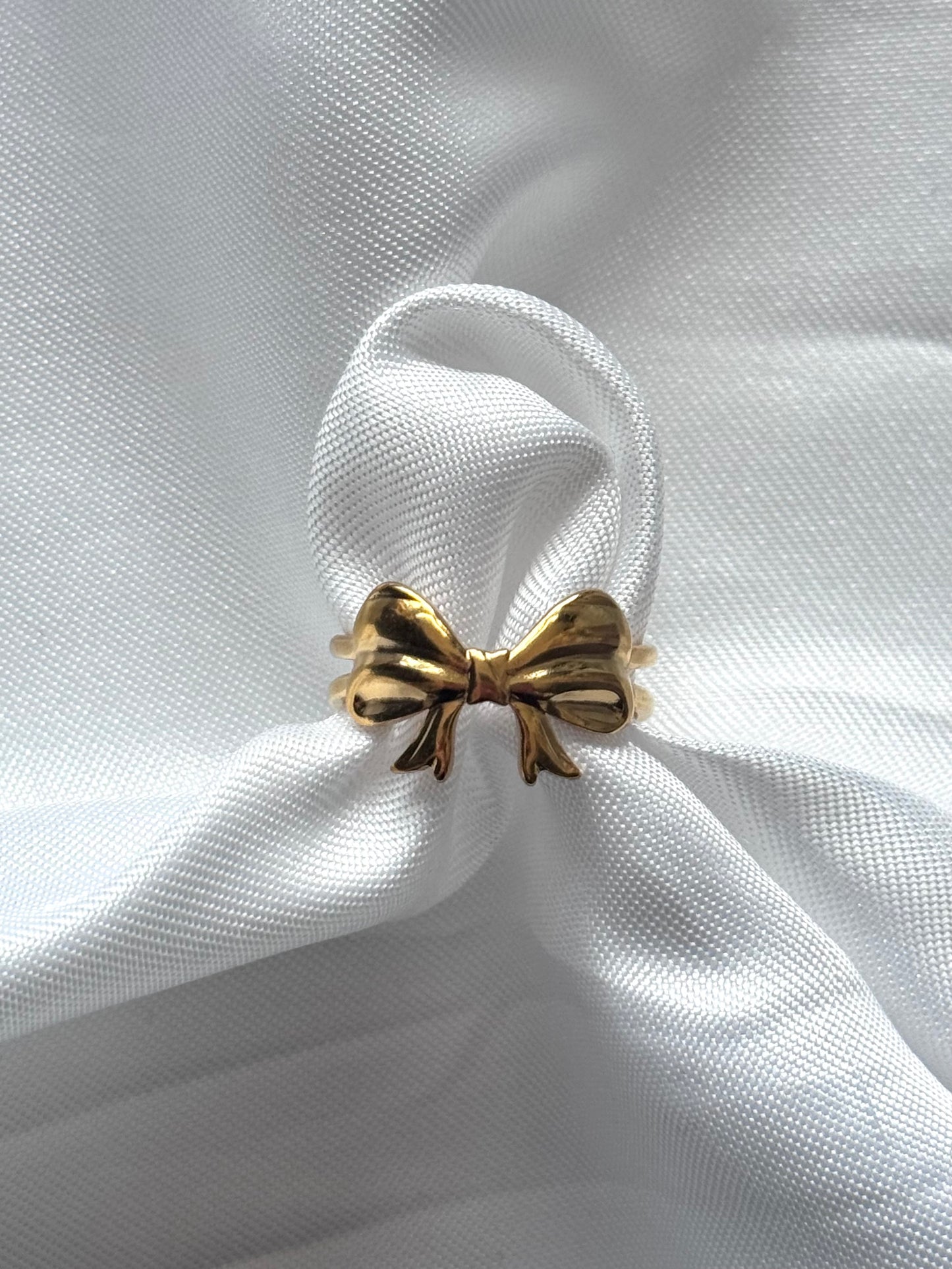 ‘CLASSY BOW’ ring - goud