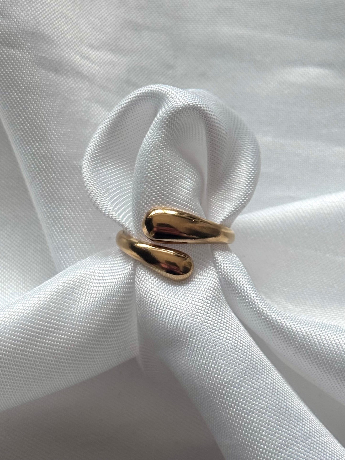 ‘HUGS’ ring - goud