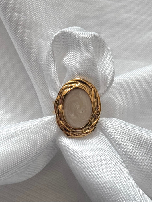 ‘QUEEN’ ring - goud