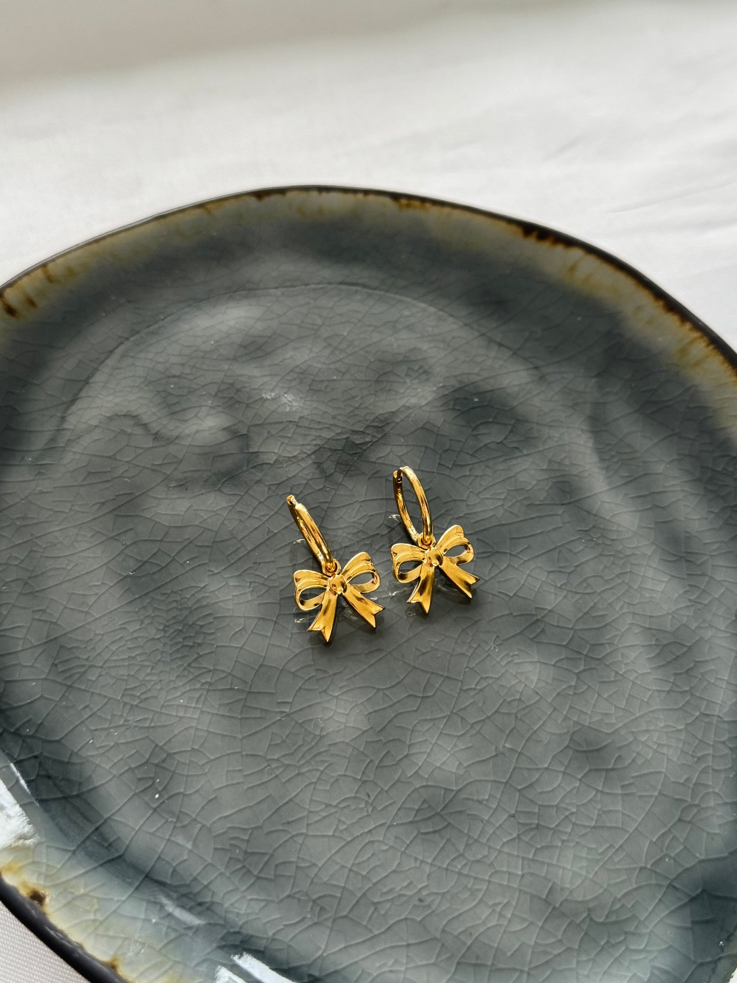 ‘LITTLE BOW’ oorbellen - goud/zilver