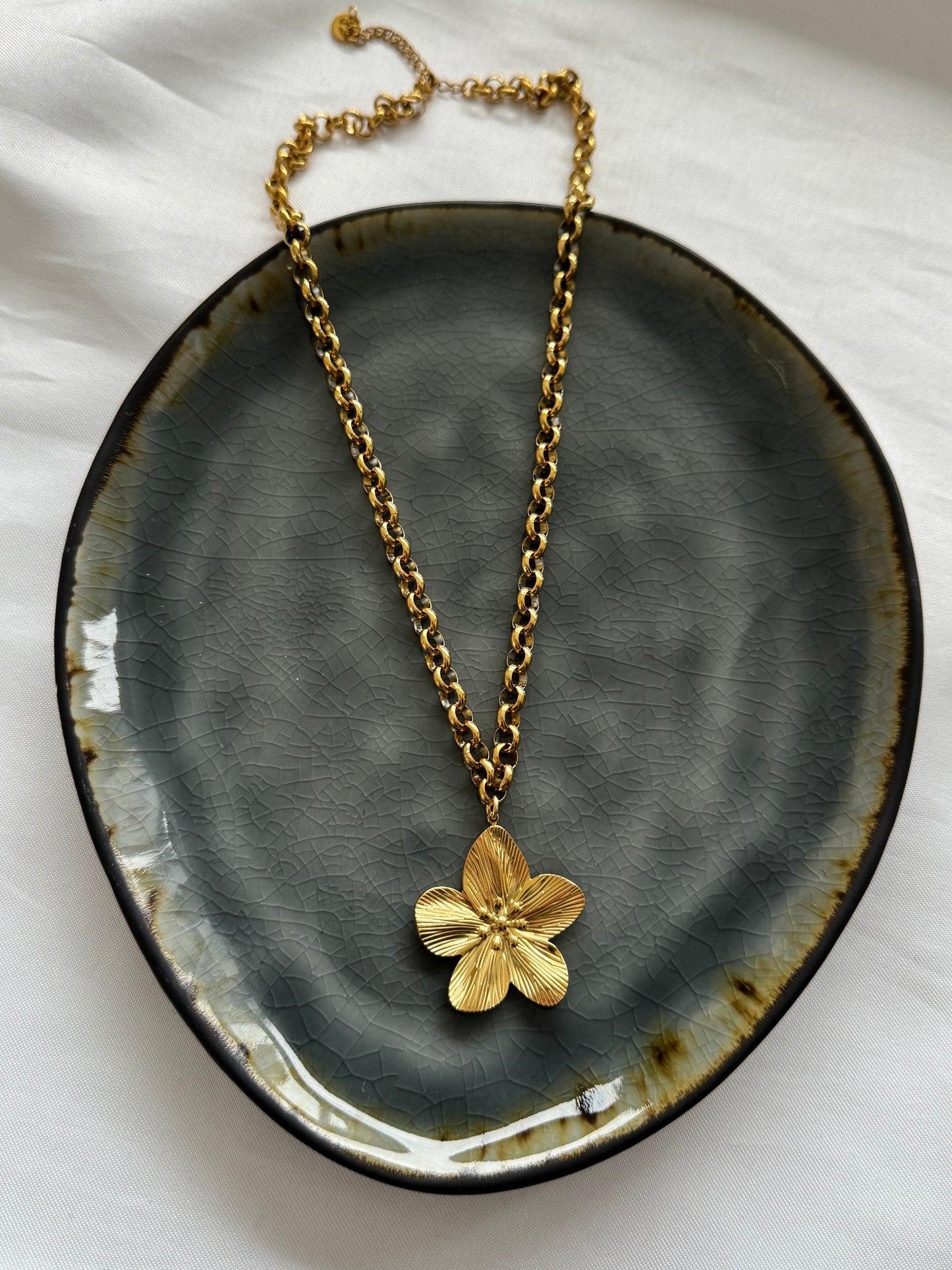 ‘BIG FLOWER’ ketting - goud/zilver