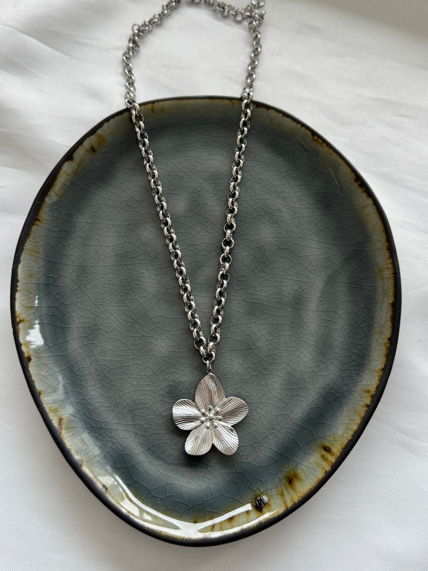 ‘BIG FLOWER’ ketting - goud/zilver