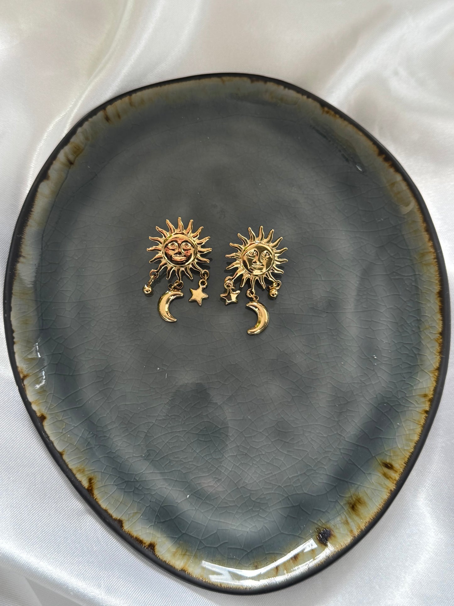 ‘SUN&MOON’ oorbellen - goud