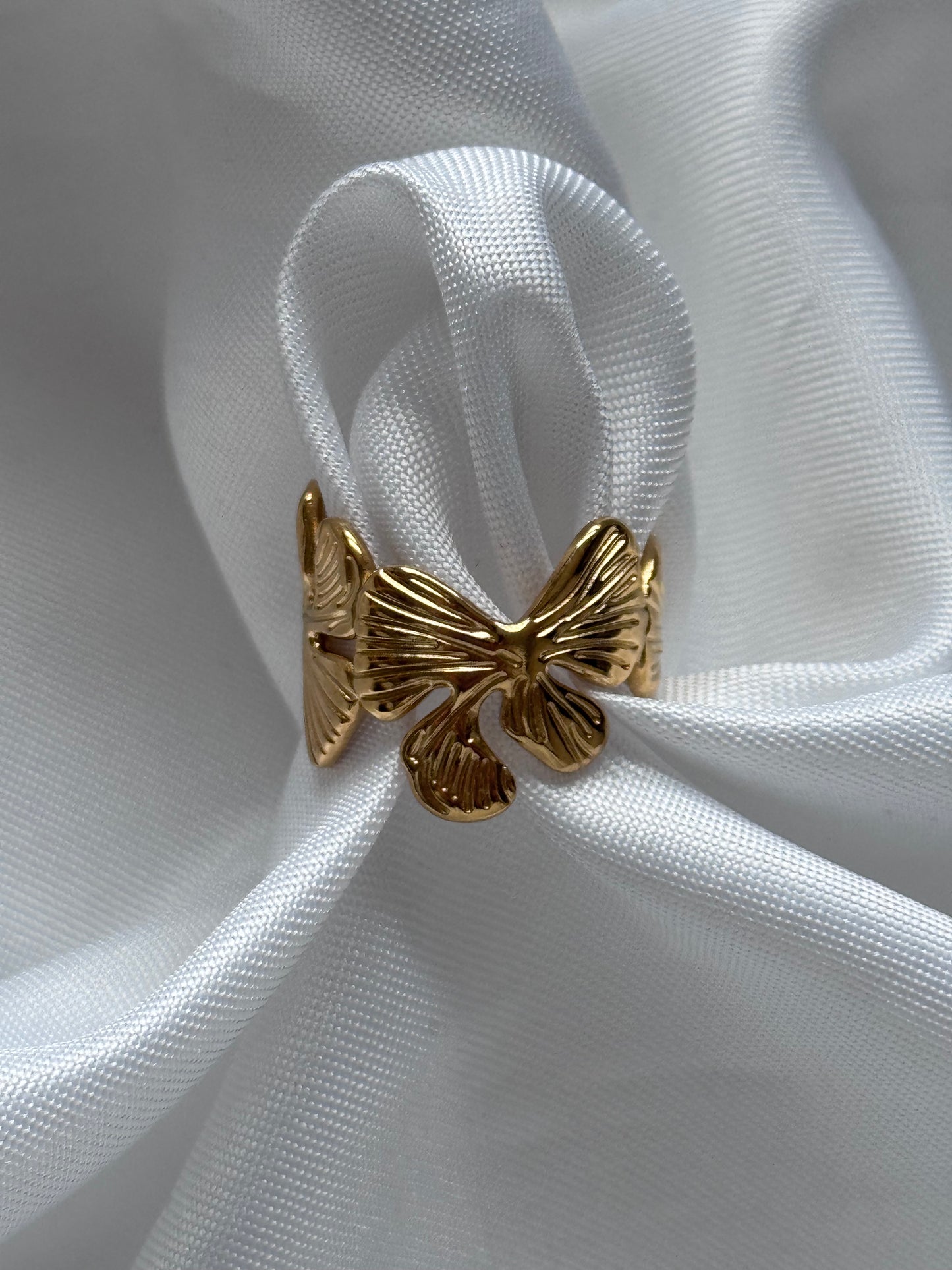 ‘FUNKY BOW’ ring - goud/zilver