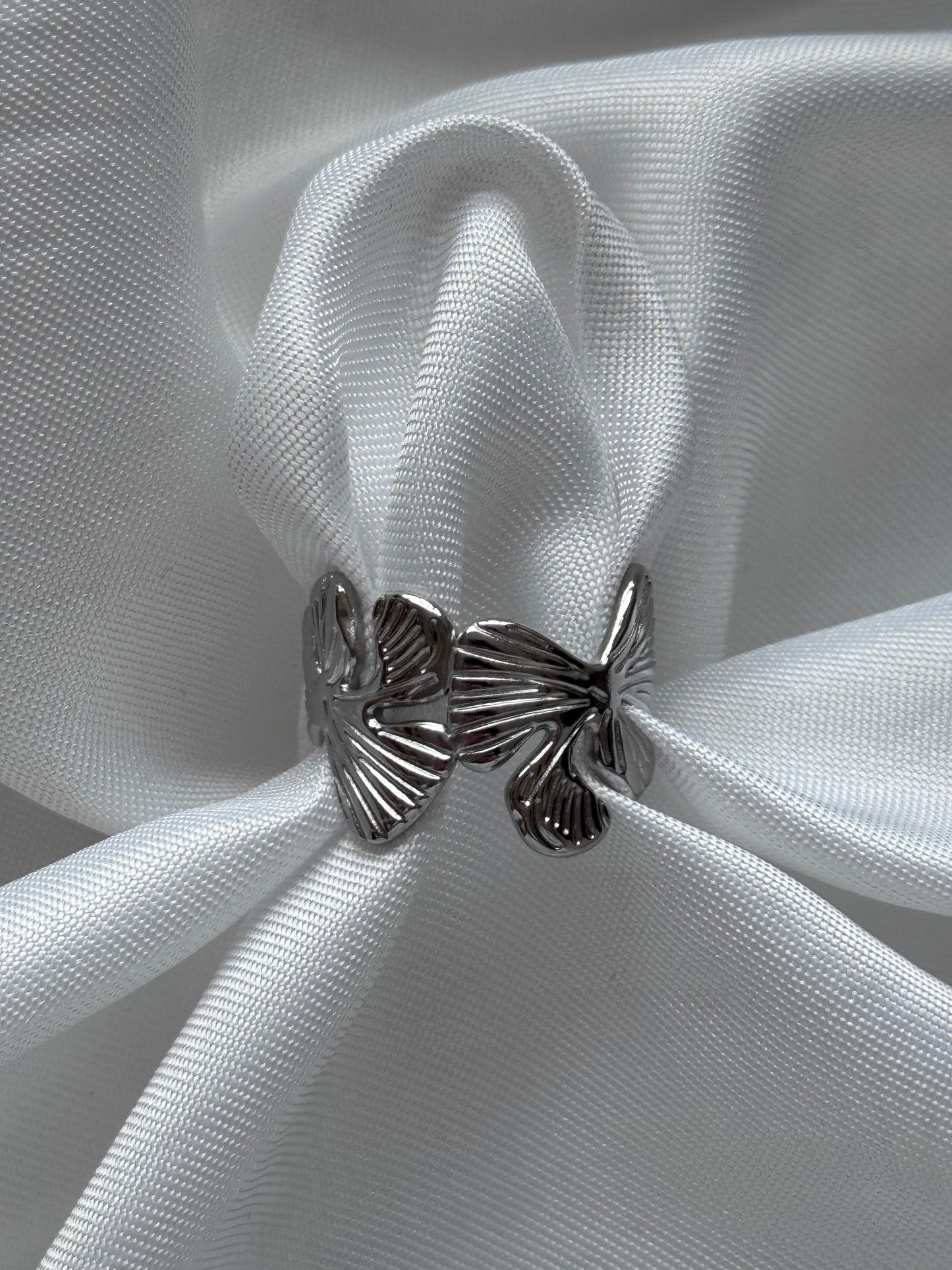 ‘FUNKY BOW’ ring - goud/zilver