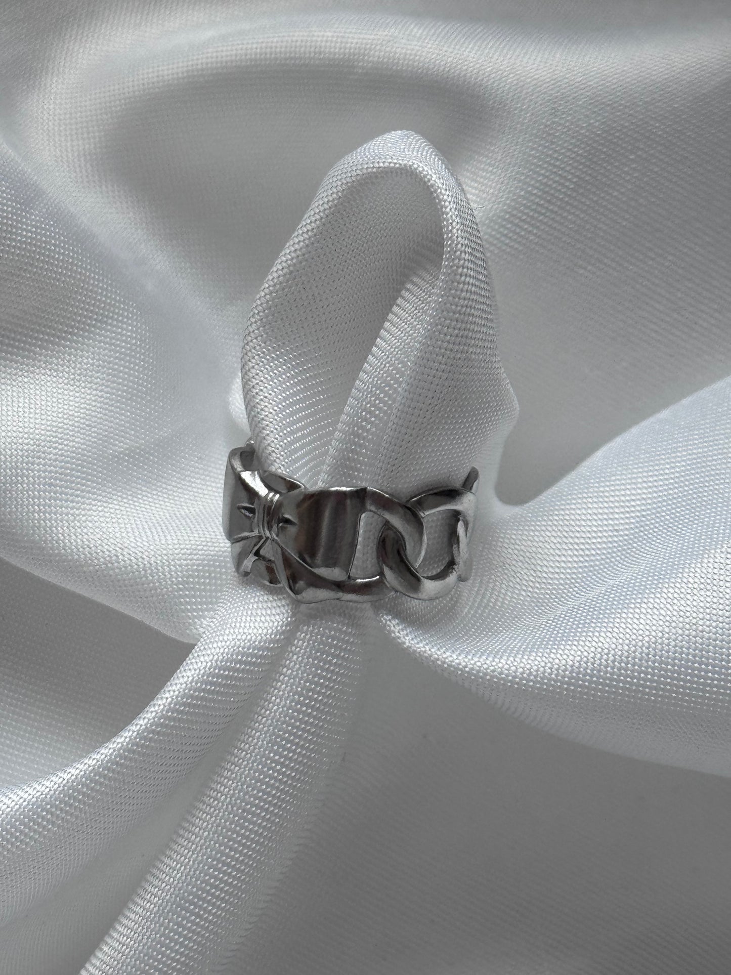 ‘CLASSY BOW’ ring - zilver
